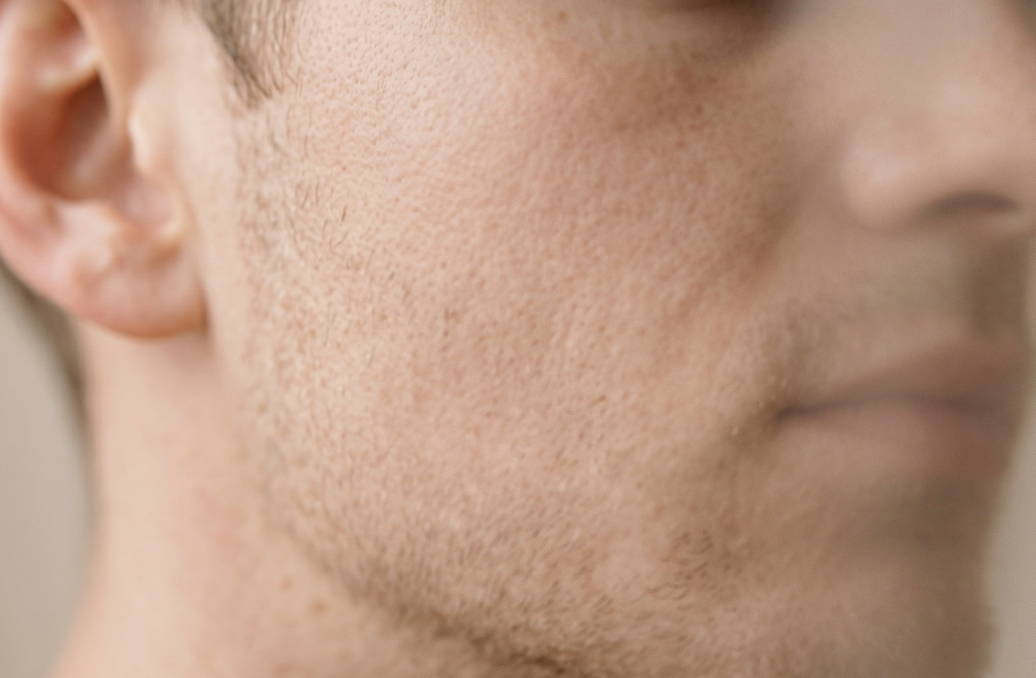 La piel del hombre entre los 18 y los 25 años